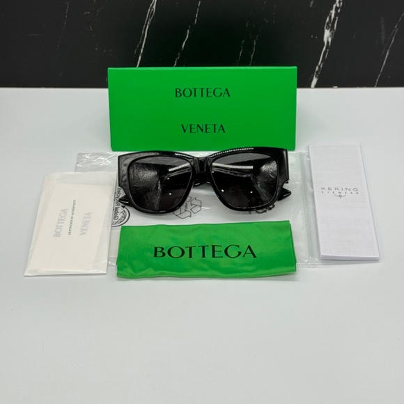 NEW BV1026S 001 BOTTEGA VENETA BLACK UNISEX BOTTEGA VENETA SUNGLASSES